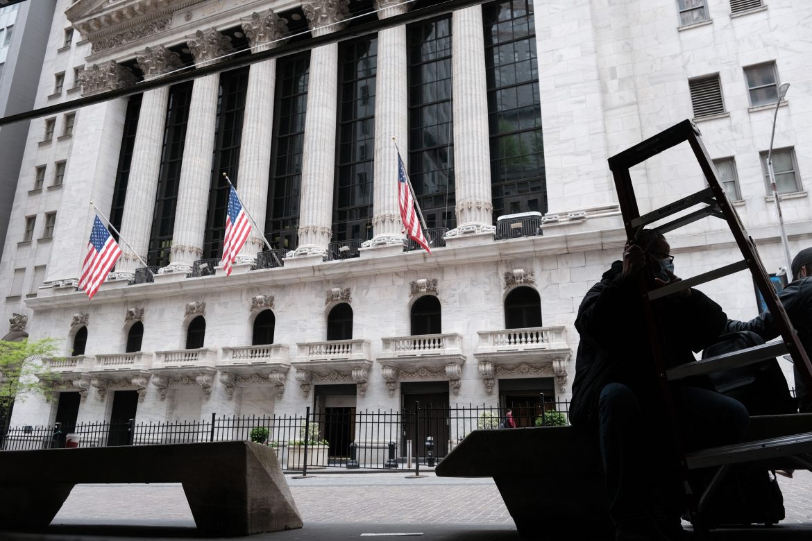 En Wall Street, el Nasdaq limita sus pérdidas y el Dow Jones cae