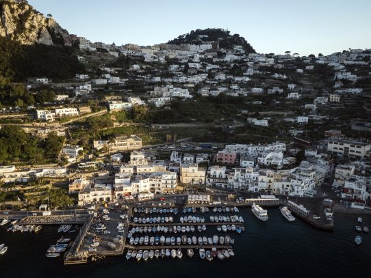 Capri, el destino predilecto del jet set, se adelanta a recibir vacunas