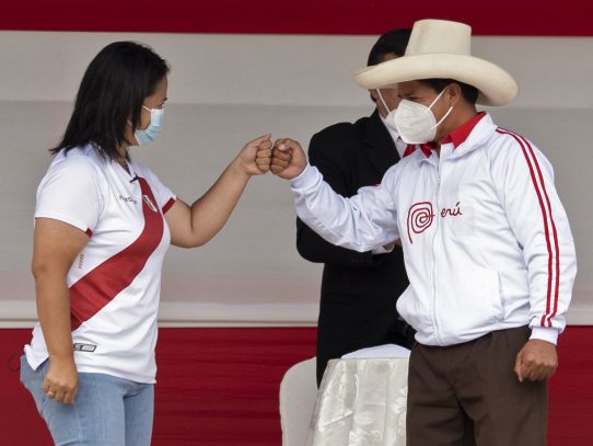 Castillo y Keiko debaten en una plaza de Perú de cara al balotaje presidencial