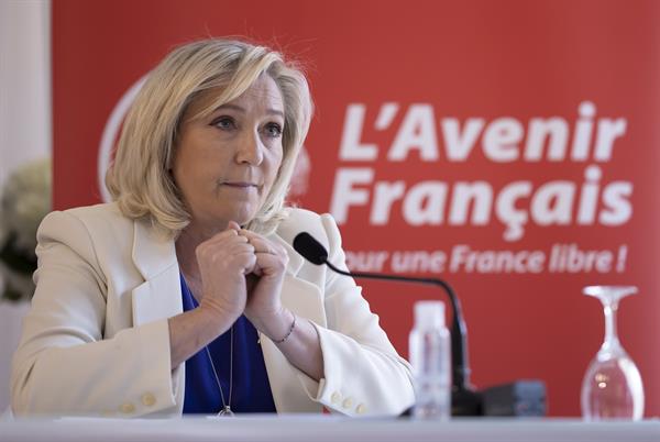 Le Pen y Mélenchon relanzan su campaña presidencial en el 1 de mayo