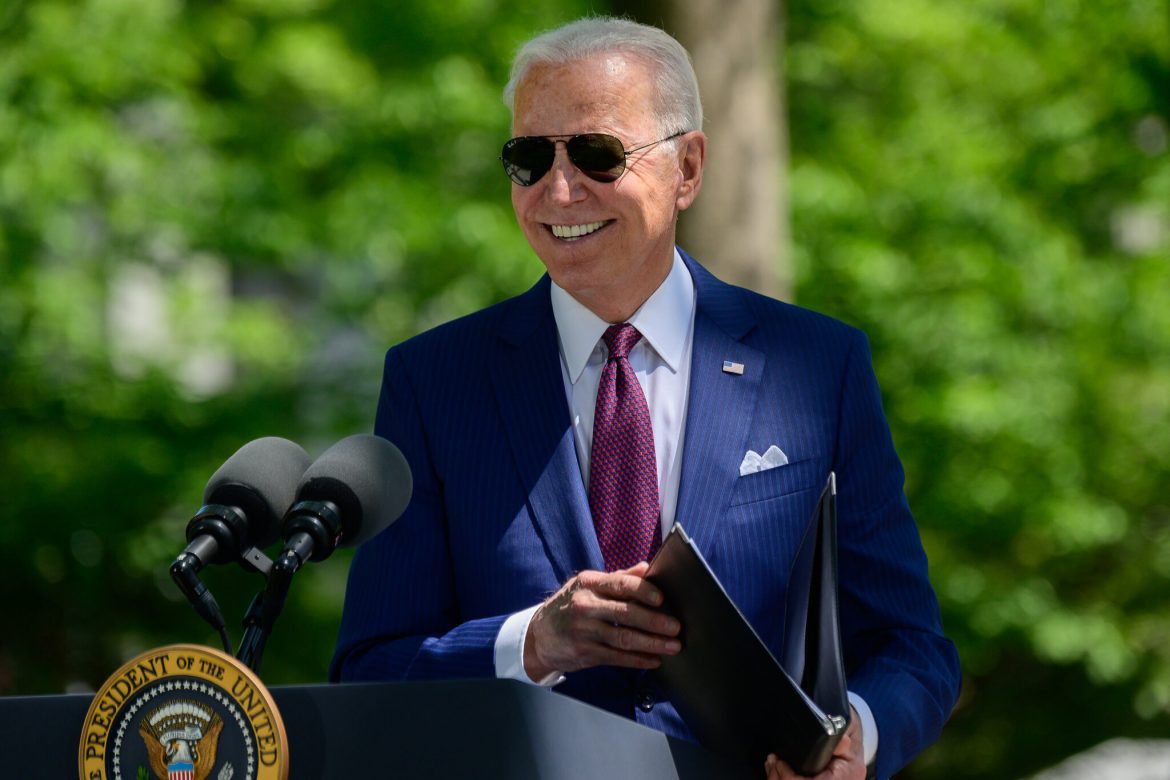 Biden celebra "independencia" respecto del covid aunque la pandemia aún acecha