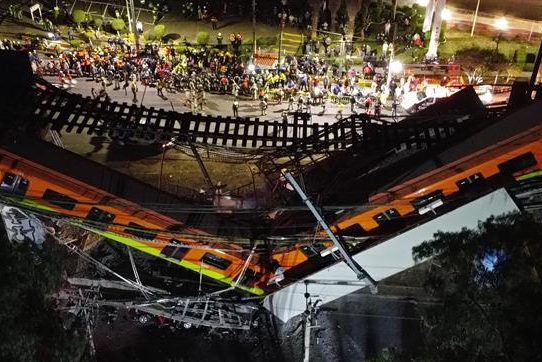 Se elevan a 23 los muertos y 65 los hospitalizados al desplomarse un metro en Ciudad de México