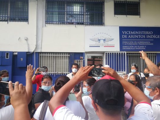 Autoridades electas de Alto Bayano protestan frente al viceministerio de Asuntos Indígenas