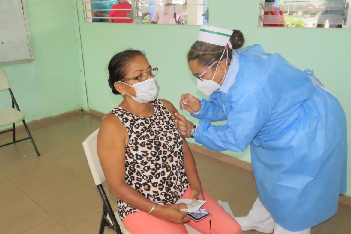 Unas 28,608 dosis contra el coronavirus se han aplicado en Capira, Chame y San Carlos