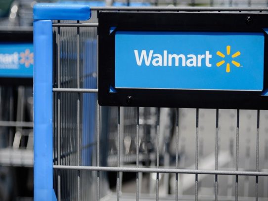 Walmart redujo 32% su beneficio neto pero superó lo esperado