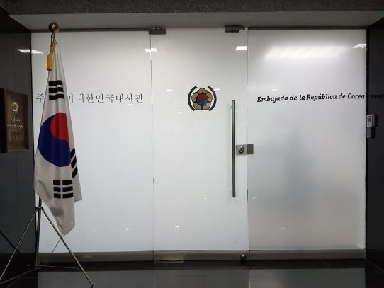 Embajada de Corea alerta sobre mascarillas no certificadas