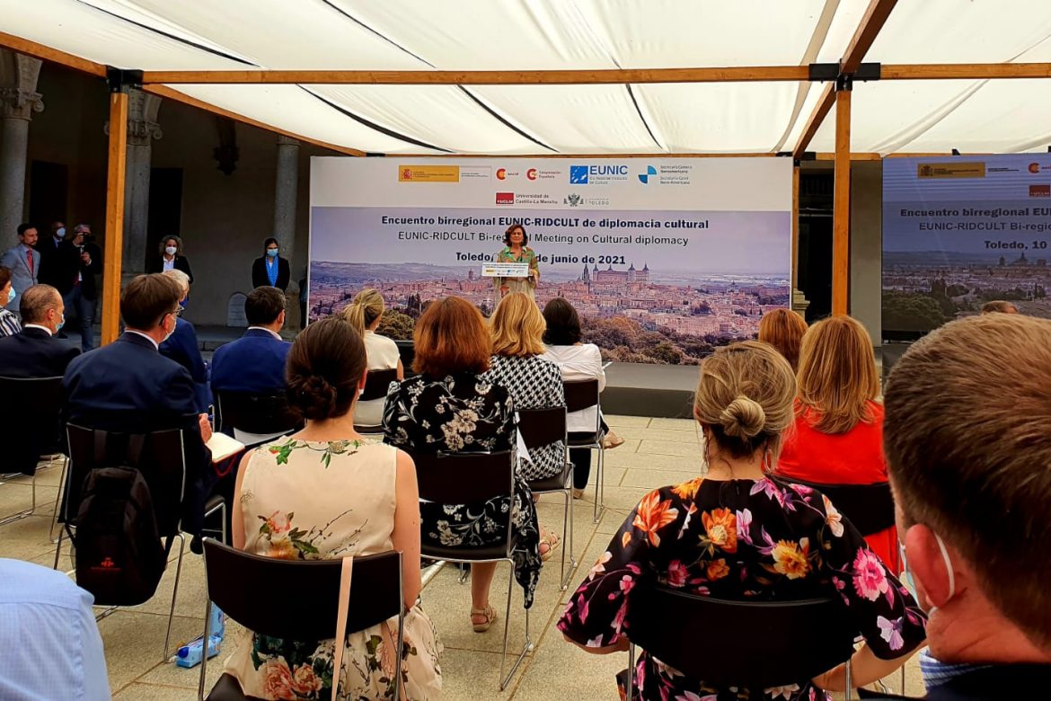 Diplomáticos panameños participan en encuentro birregional cultural en España