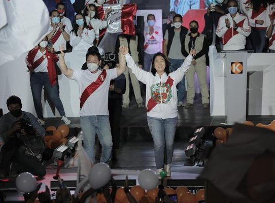 Fujimori cerró su campaña pidiendo "salvar a Perú del comunismo"