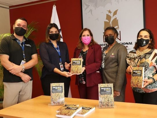 Biblioteca Nacional recibió la donación del libro “Semblanza Múltiple del Cuento en Panamá”