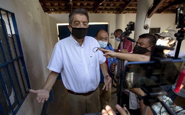 La Fiscalía de Nicaragua citó al escritor Sergio Ramírez por el caso Chamorro