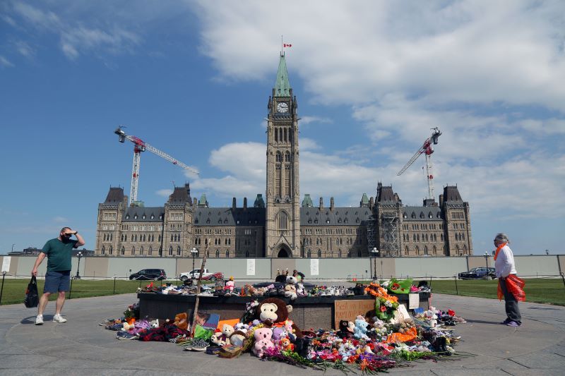 Se reaviva el doloroso debate sobre los internados de niños indígenas en Canadá