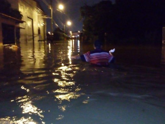 Residentes de Juan Díaz  no saben qué hacer con las inundaciones en sus casas