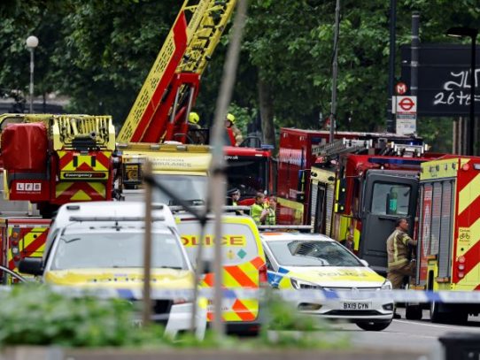 Bomberos controlan espectacular incendio en el centro de Londres
