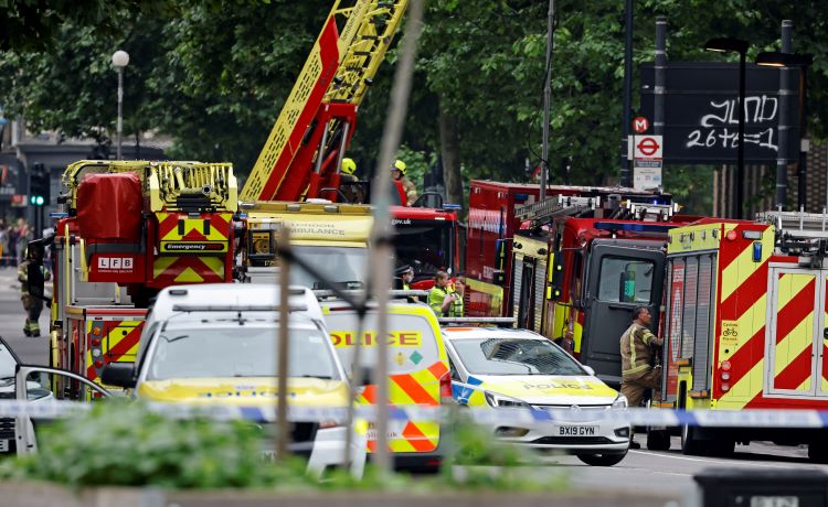 Bomberos controlan espectacular incendio en el centro de Londres