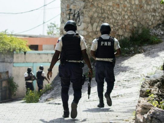 Bandas criminales reclutan cada vez más niños en Haití, alerta la ONU