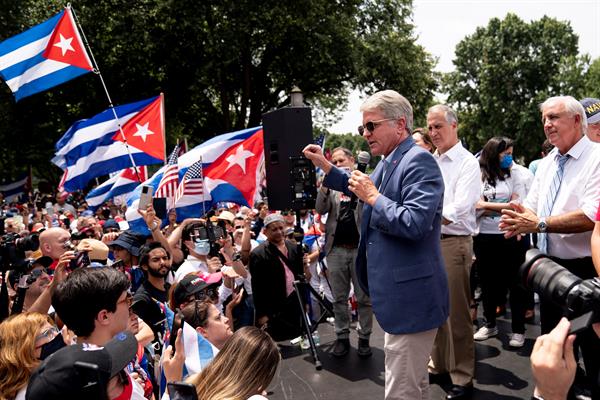 Cientos de manifestantes lanzan al Gobierno de Biden un "SOS" por Cuba