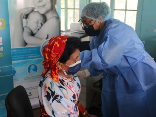 Inician jornada de vacunación para los gunas residentes en la capital