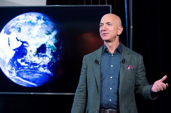 Jeff Bezos despega a bordo del New Shepard rumbo al espacio