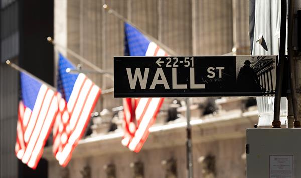 Wall Street cerró verde, con avance del 0,38 % en el Dow y récord en S&P 500