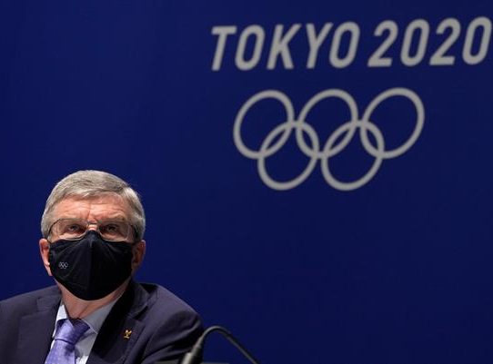 El positivo en la Villa Olímpica "no supone riesgos" para otros atletas, Bach