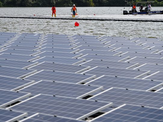 Singapur presenta una de las mayores centrales solares flotantes del mundo