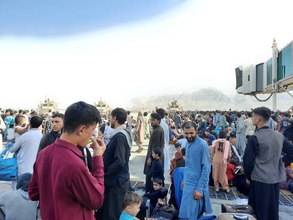 Catar espera tener "corredores humanitarios" en los aeropuertos afganos en 48 horas