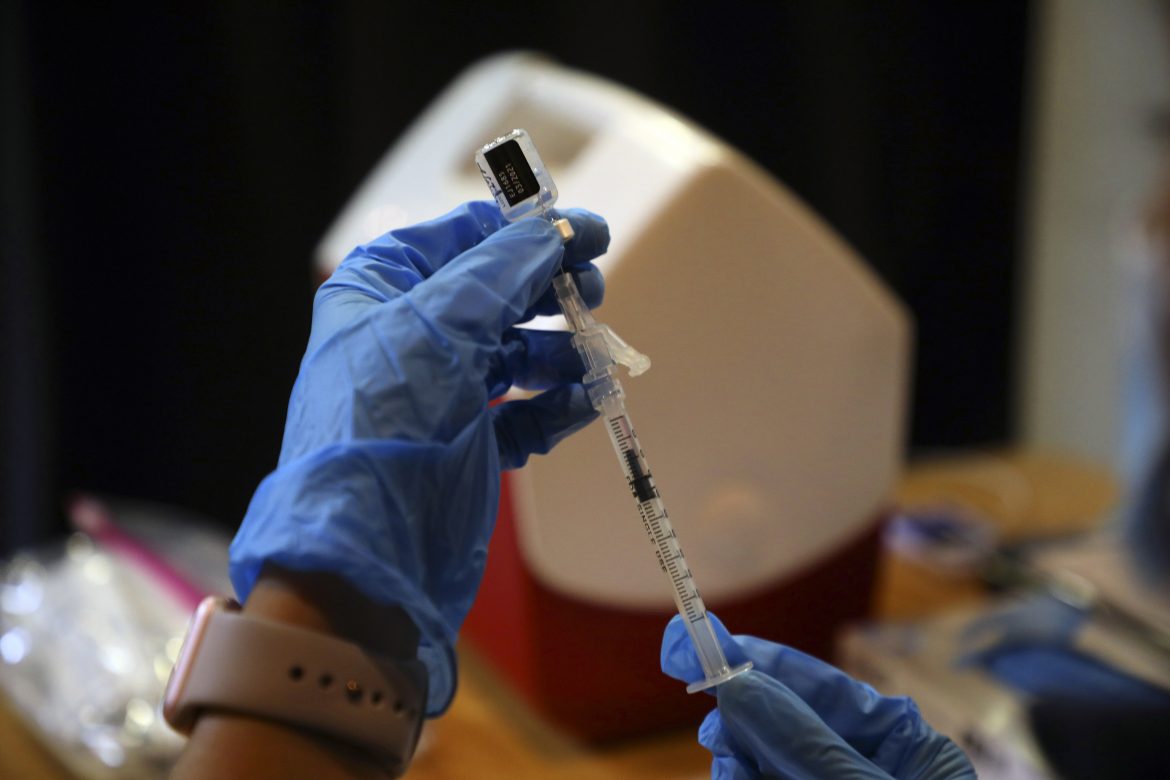 EE.UU. otorga aprobación total a la vacuna de Pfizer contra covid-19