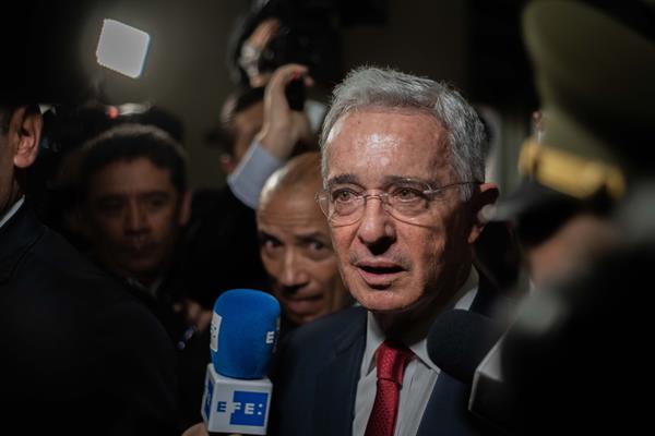 El expresidente colombiano Uribe propuso una amnistía general para lograr la paz