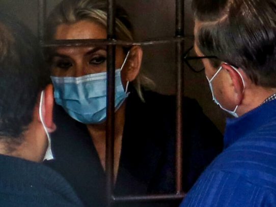 Expresidenta boliviana Áñez se hizo "autolesión" en la cárcel (gobierno)
