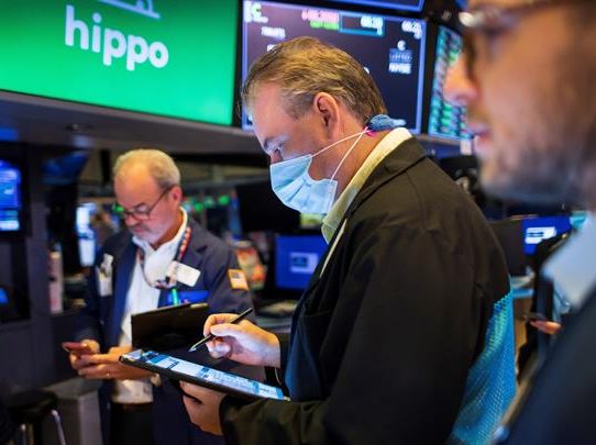 Wall Street cerró en verde, el Dow Jones subió 0,80 % y el S&P logró un récord