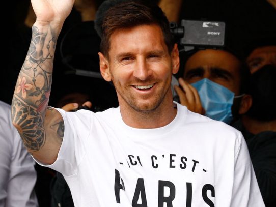 Leo Messi es recibido en París como un rey