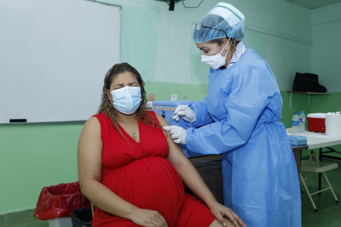 ¡A vacunarse!: Tres mujeres embarazadas o puérperas han perdido la vida por Covid-19