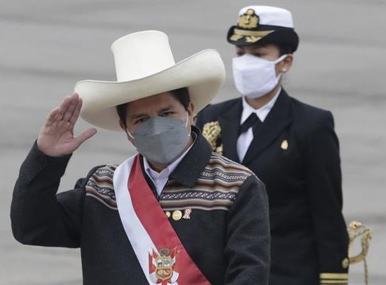 Pedro Castillo cumple sin luna de miel su primer mes como presidente del Perú