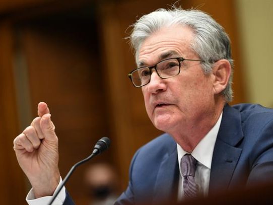 Powell apunta a final de año para empezar a retirar los estímulos monetarios en EE.UU.