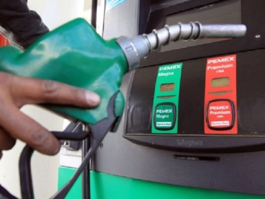 Baja la gasolina y aumenta el precio del diésel