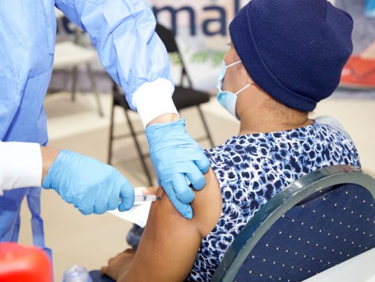 Panamá ha aplicado 3.921,381 dosis de la vacuna contra la COVID-19