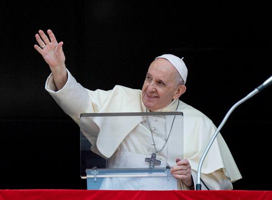 El papa pide sacar a la misa de la marginalidad en la que está cayendo