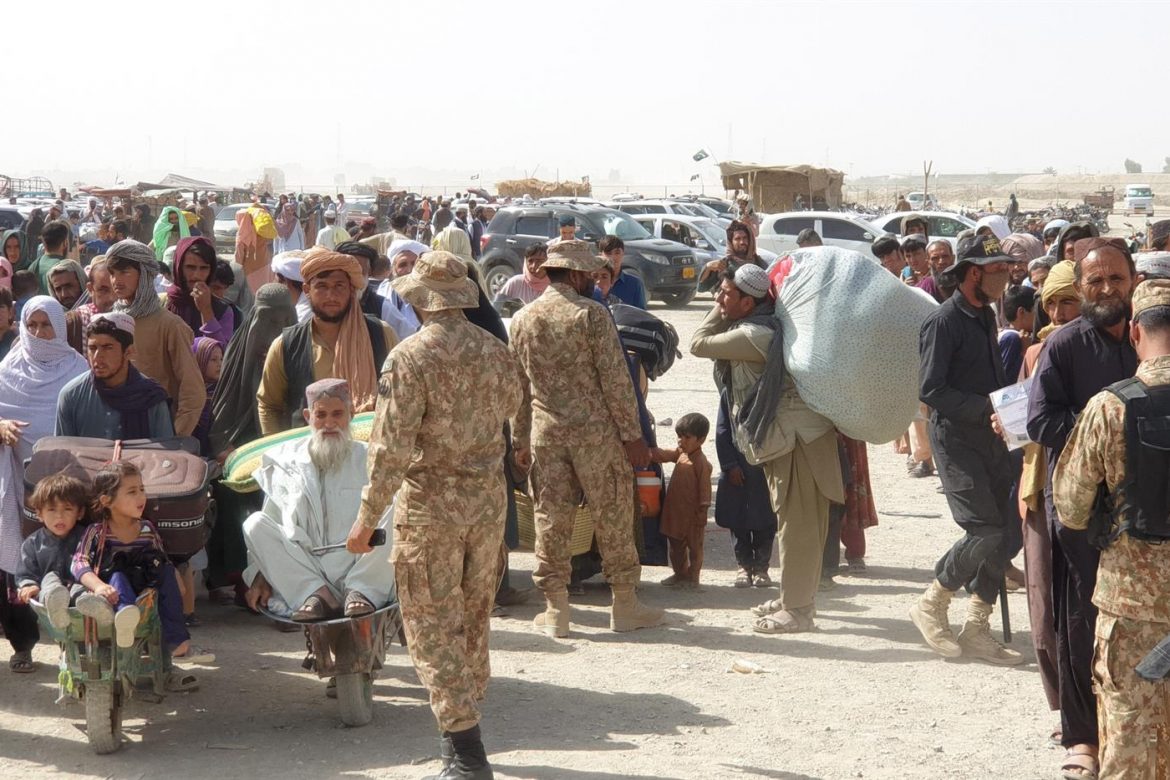 ACNUR pide a Pakistán que abra sus fronteras a los afganos en peligro