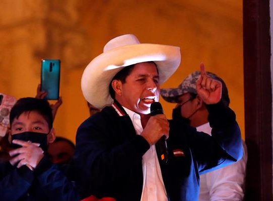 La desaprobación del presidente de Perú sube a 46 % en el inicio de su gestión