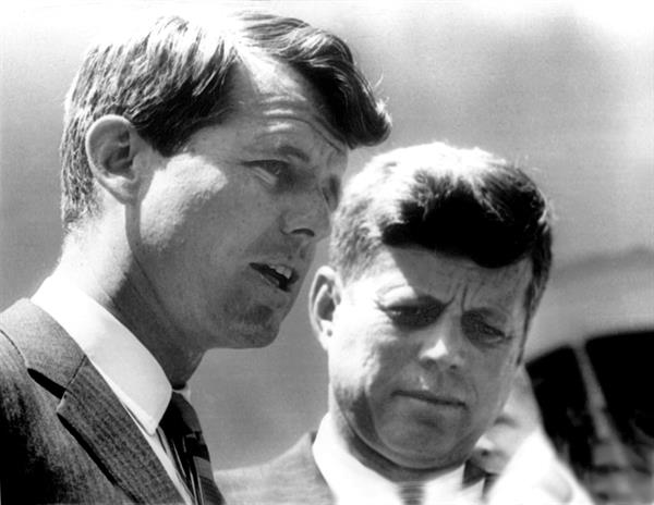 Un panel vota por conceder libertad condicional al asesino de Robert Kennedy