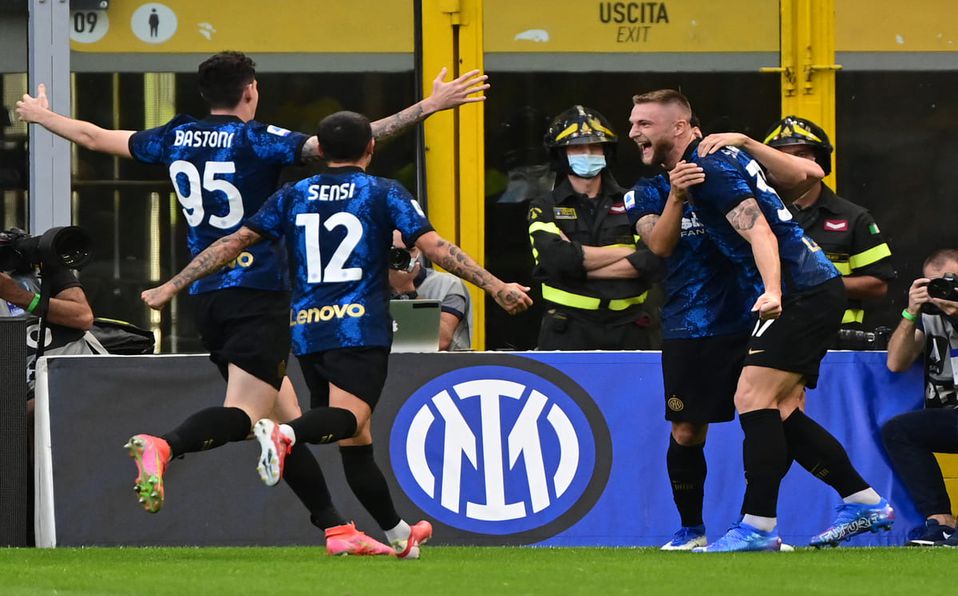 Inter de Milán comienza la defensa del 'Scudetto' goleando al Génova
