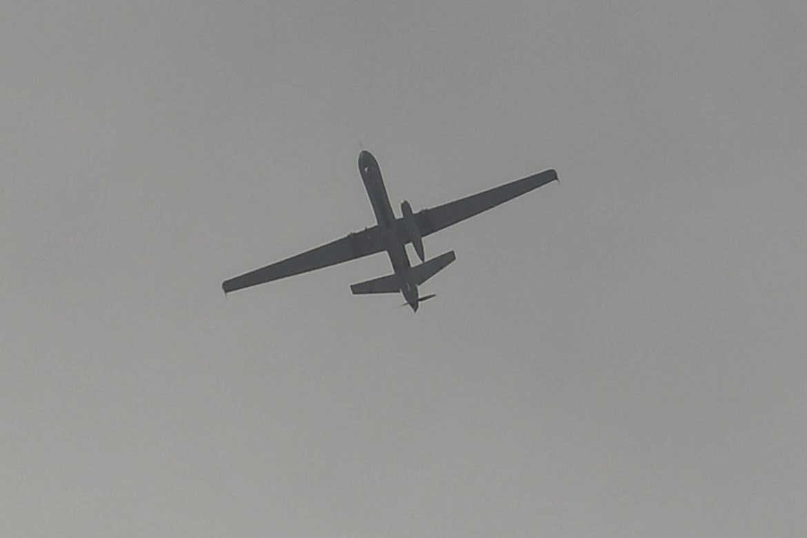 Un avión catarí con un equipo técnico aterrizó en Kabul