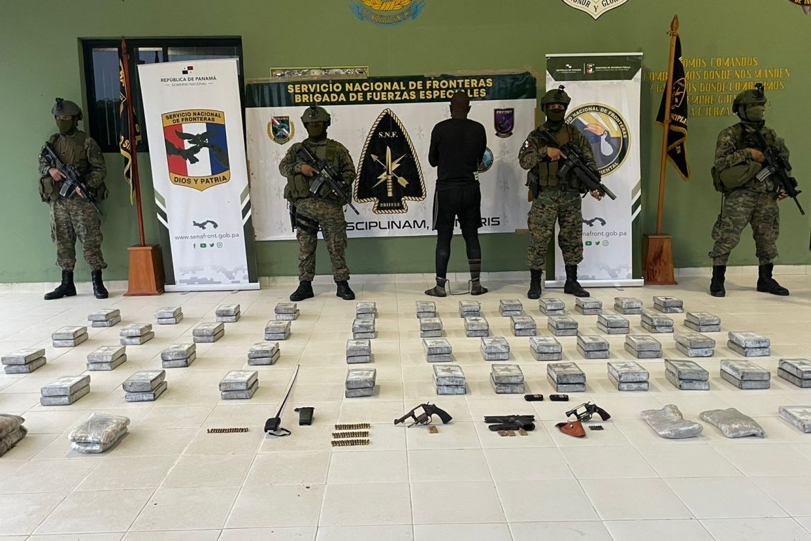 Operación Mantus 4, un colombiano aprehendido y el decomiso de ocho bultos de presunta sustancia ilícita