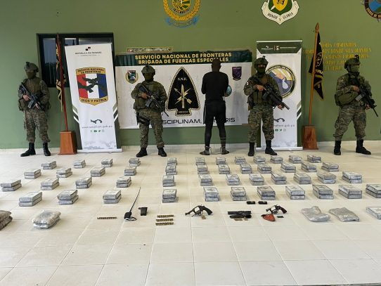 Operación Mantus 4, un colombiano aprehendido y el decomiso de ocho bultos de presunta sustancia ilícita