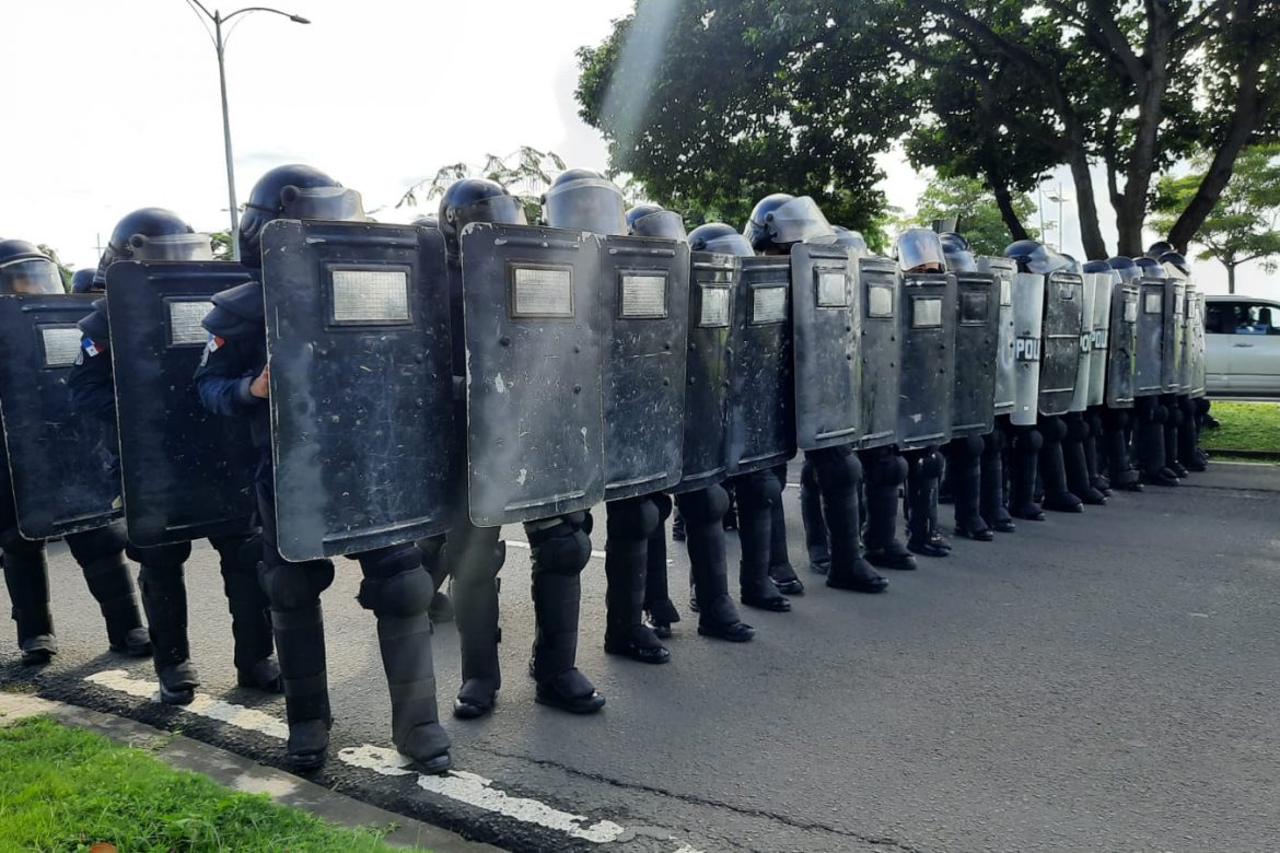 Reportan cierre parcial en Divisa, contingente policial en el sitio