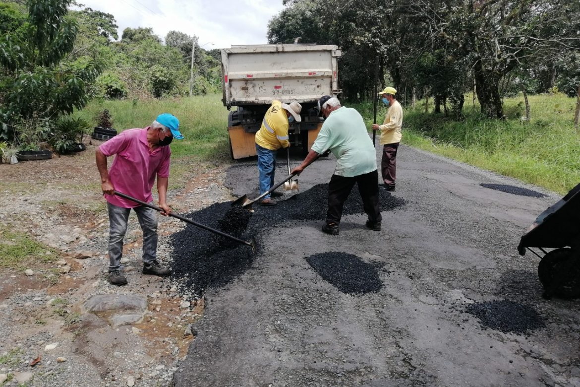 Avanzan las mejoras a los caminos de producción en Dolega, Chiriquí