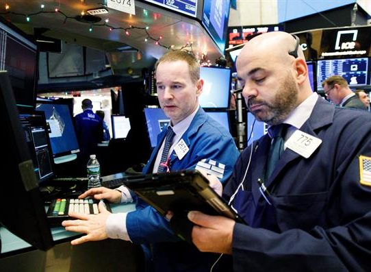 Wall Street cerró mixto y el Dow Jones bajó un 0,76 %, tras los datos de empleo