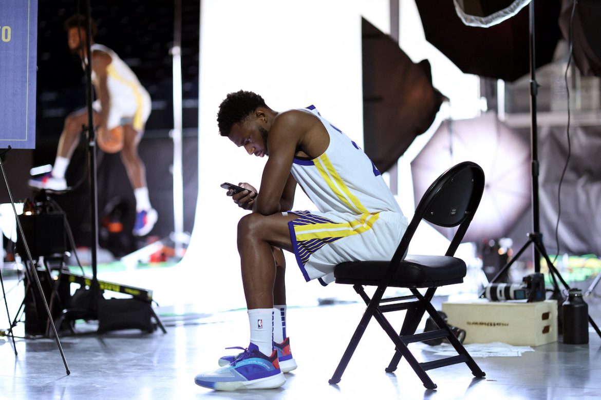 Wiggins toma el testigo de Curry y los Warriors acarician el título de la NBA
