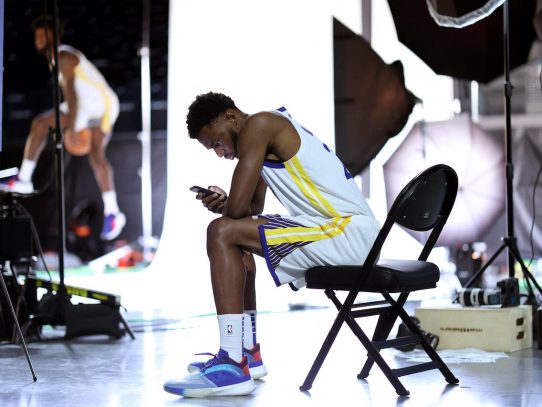 Wiggins toma el testigo de Curry y los Warriors acarician el título de la NBA