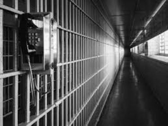 Exreclusos alertan sobre el "infierno" que se vive en una cárcel de Nueva York